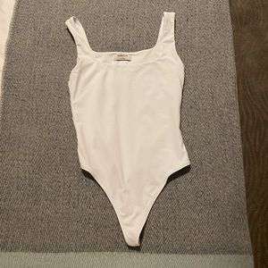 Aritzia Babaton bodysuit
